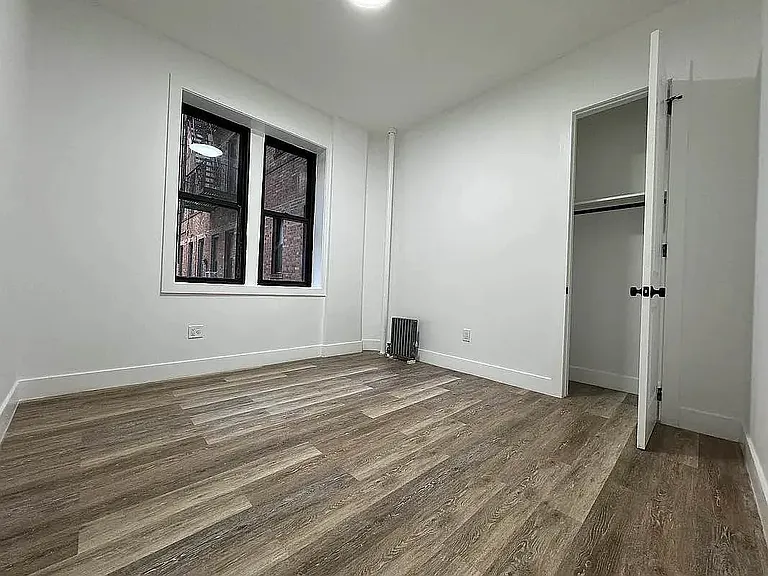 240 Crown St #1T — Photo 10