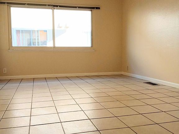 4th image of 158 Graham Ave APT 4