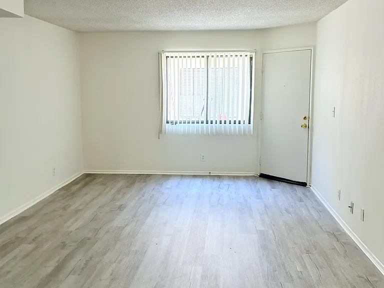 1007 Raleigh St #108 — Photo 4
