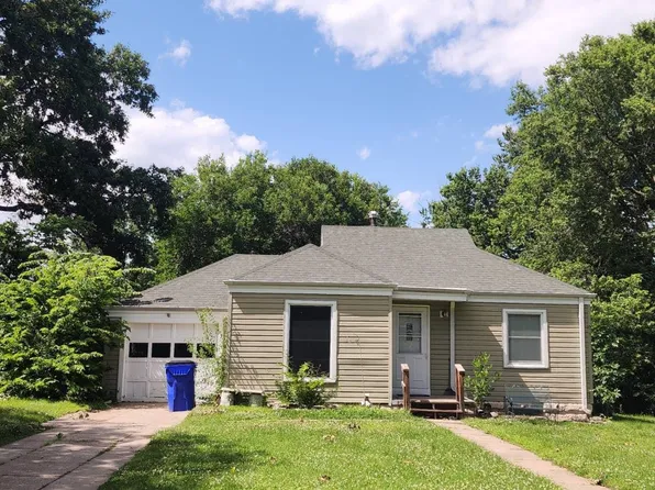624 W Chestnut St, Junction City, KS 66441