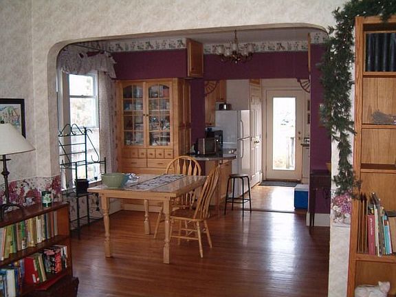 4th image of 122 N Lavira Ave