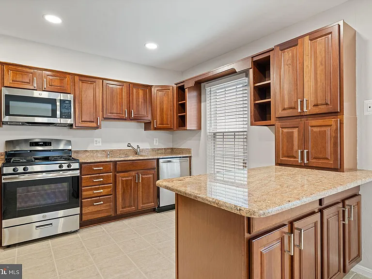 7867 Wintercress Ln — Photo 4