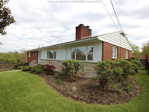 3rd image of 904 Alynwood Cir