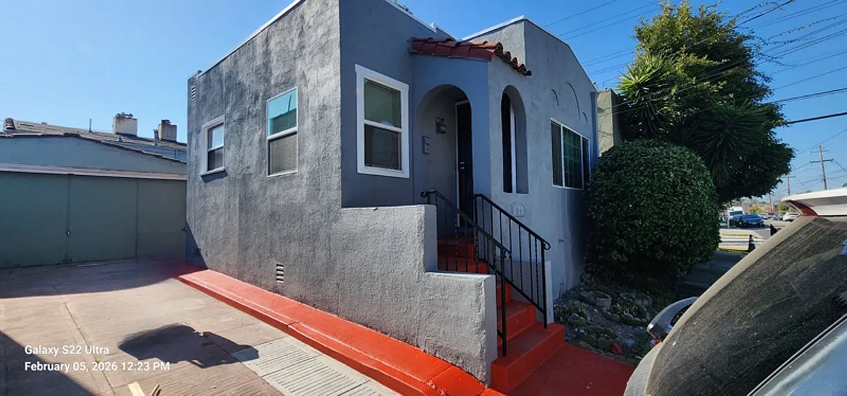 Building Photo - 737 46th St