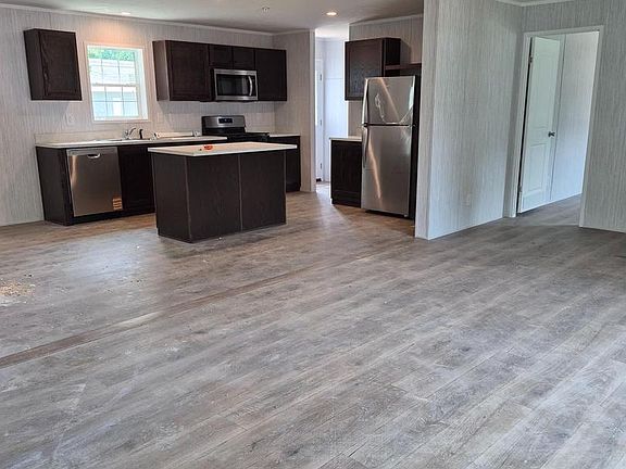 5th image of 205 Aspen Cir