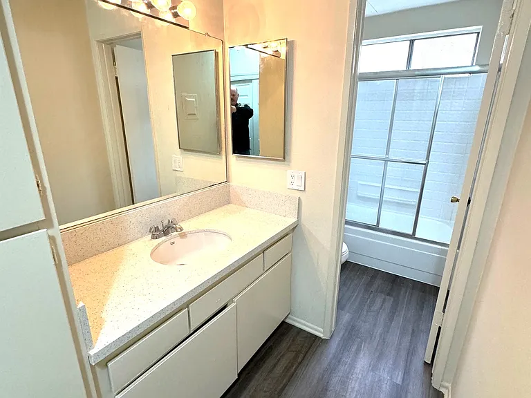 Villa Serena Apts — Photo 11
