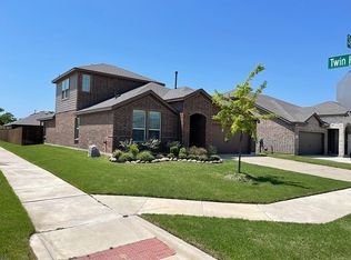 4001 Spur Trail Dr, Denton, TX 76208