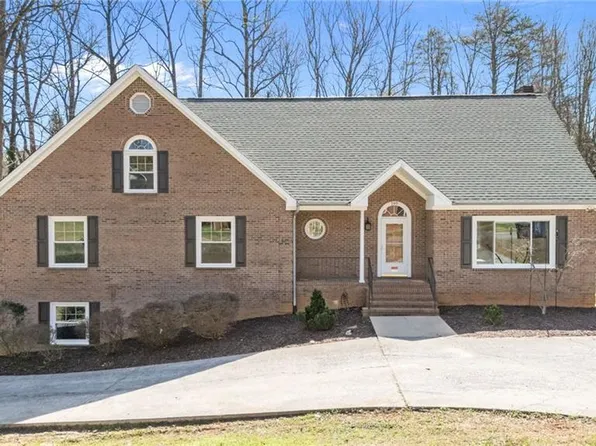 140 Milnor Pl, Winston Salem, NC 27104
