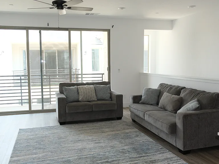 2816 E Teaberry Dr #1 — Photo 1
