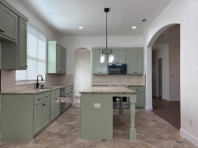 2206 Hartley Dr — Photo 5