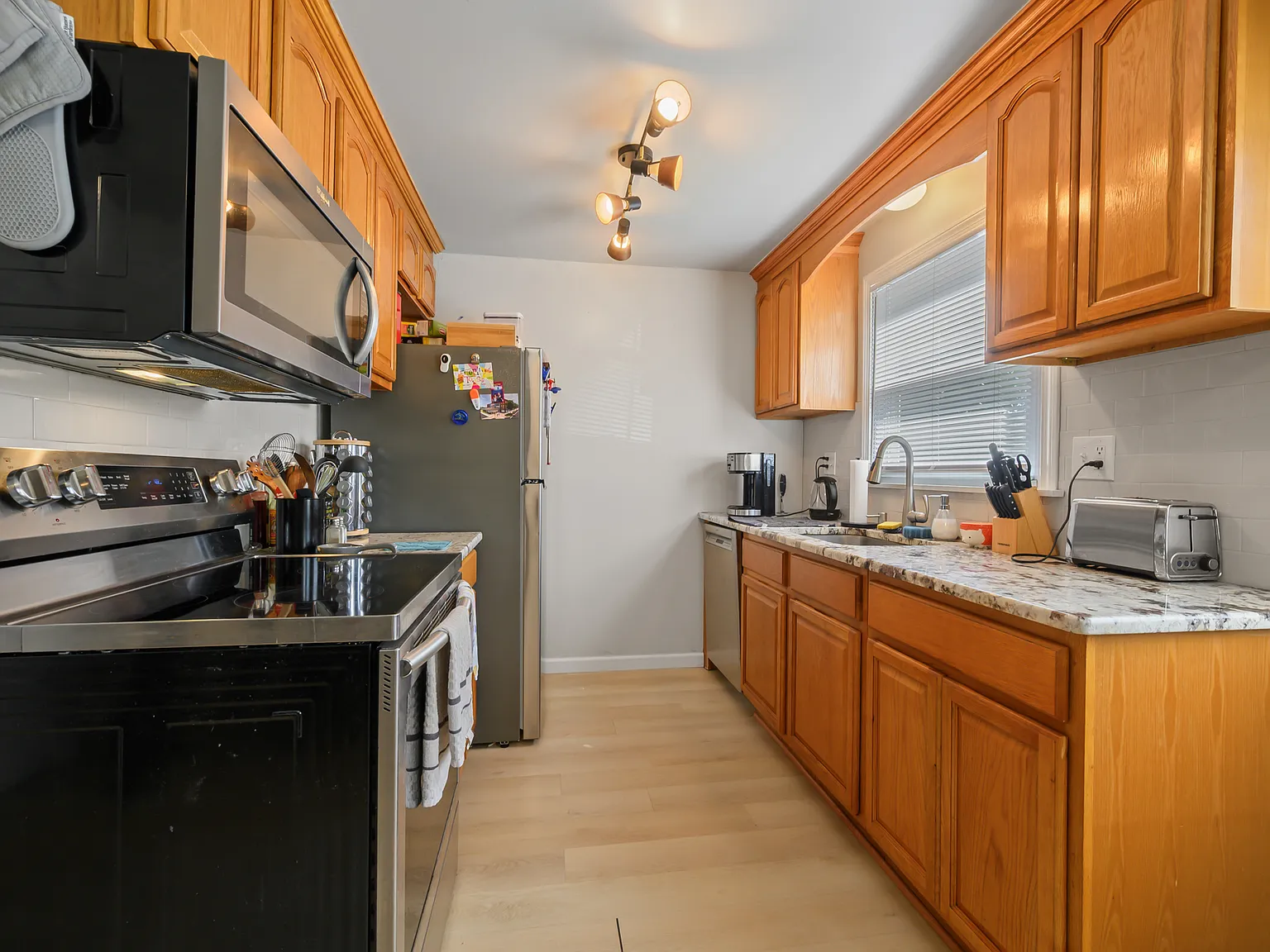 2 bed, 1.5 bath, 1000 sqft, $1,890 — Photo 3