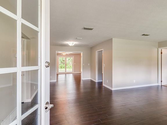 5606 Sheri Lane Jacksonville-large-005-2