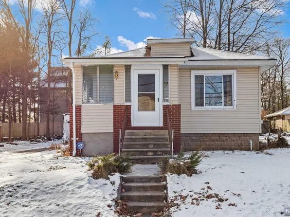 68 Robinson St, Teaneck, NJ 07666