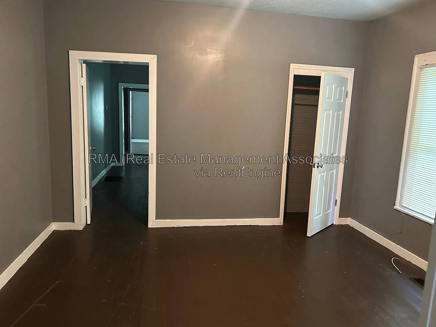 2 bed, 1.0 bath, 784 sqft, $895 — Photo 2