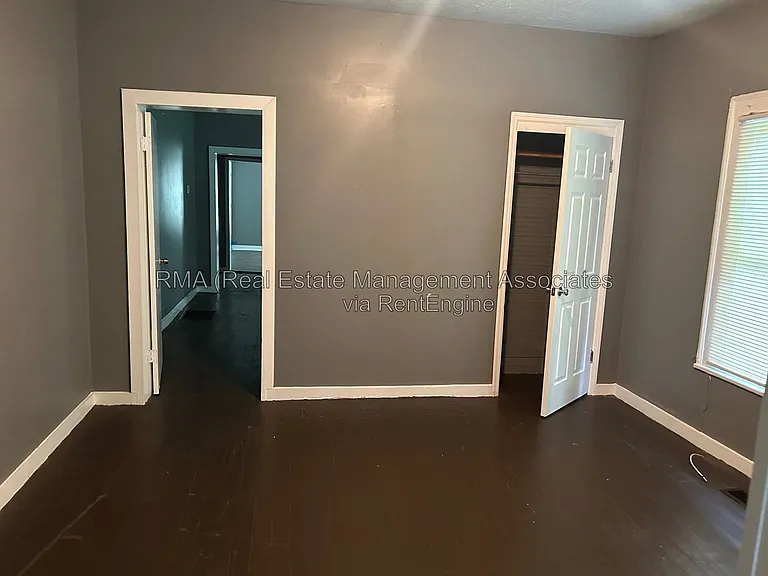 205 W Tinsley St — Photo 2