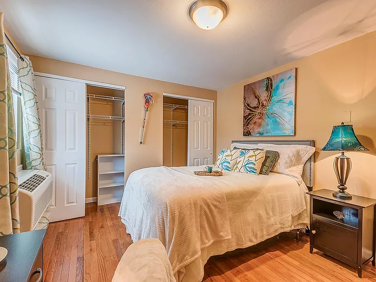261 Robert Dr — Photo 2