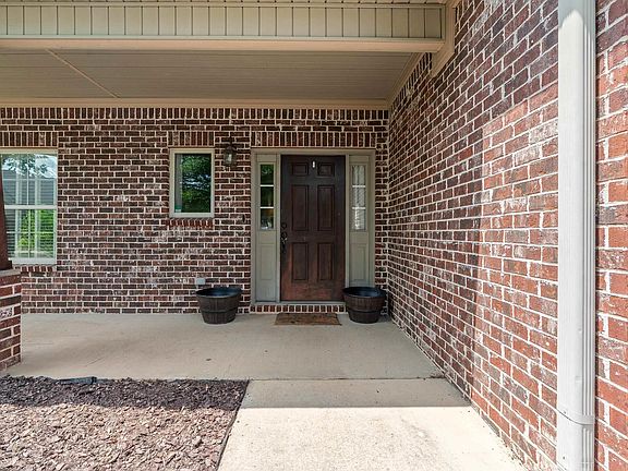 2nd image of 6301 Cove Ln
