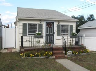 2 Hudson St W, East Rockaway, NY 11518