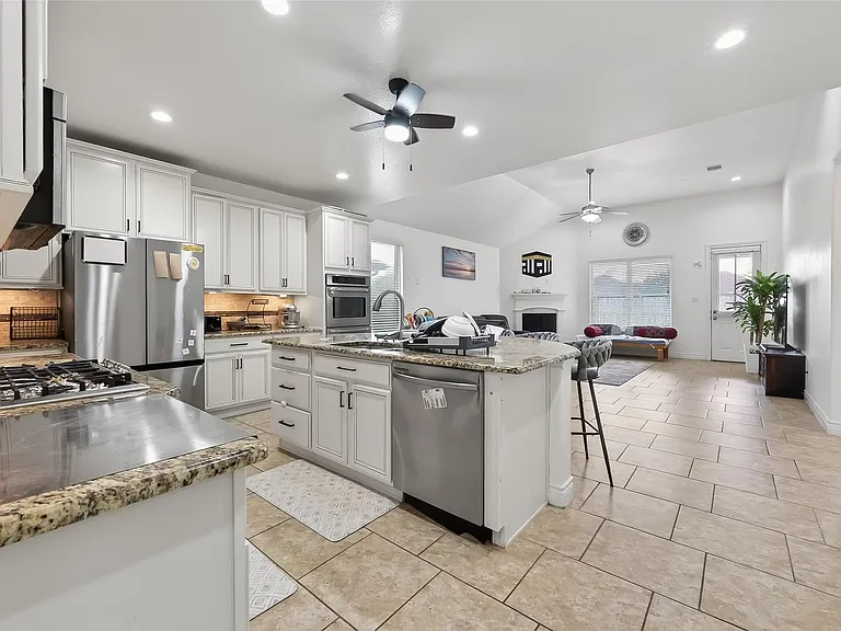 6515 Sterling Shores Ln — Photo 11