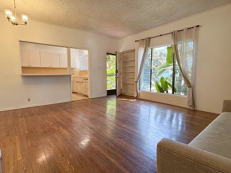 7929 Waring Ave #7929 — Photo 3