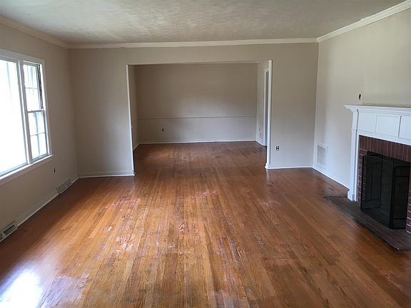 3rd image of 2215 Glory Dr