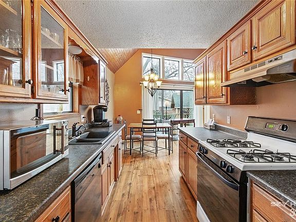 5th image of 716 W Apple Blossom Ave