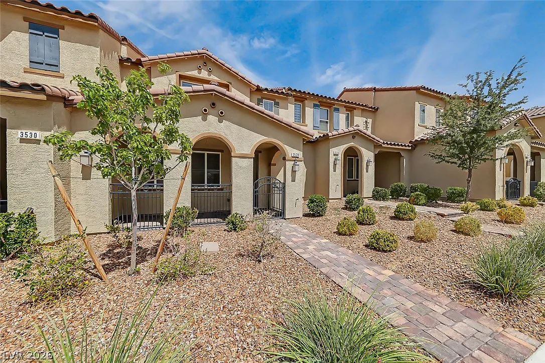 3 bed, 2.5 bath, 1598 sqft, $2,100 — Photo 1