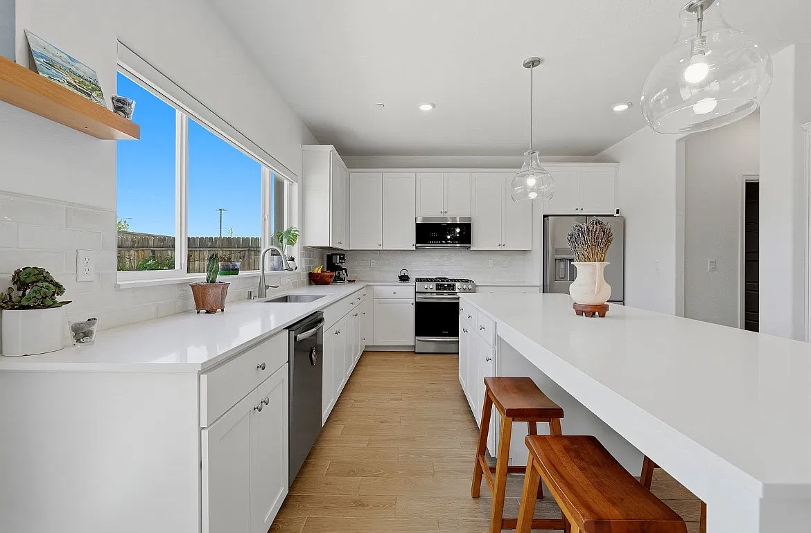 2445 W Claridge Way — Photo 1