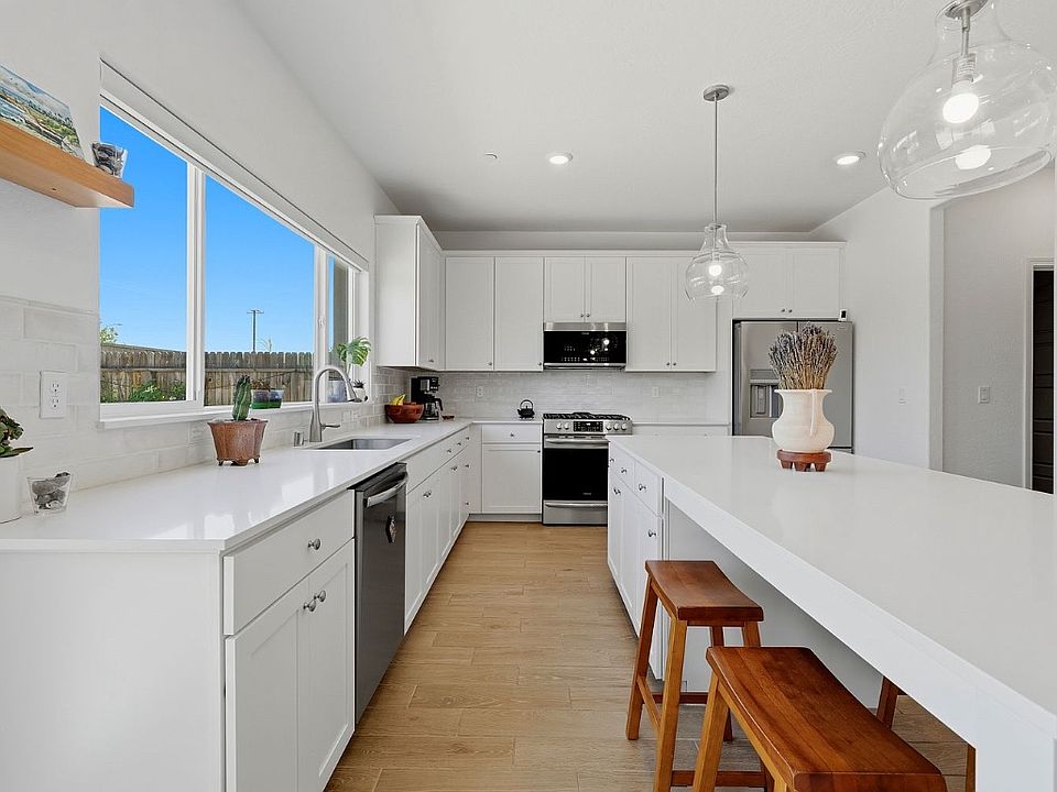 1st image of 2445 W Claridge Way