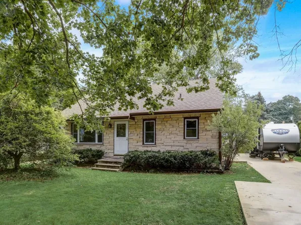 242 Meadow LANE, Hartland, WI 53029