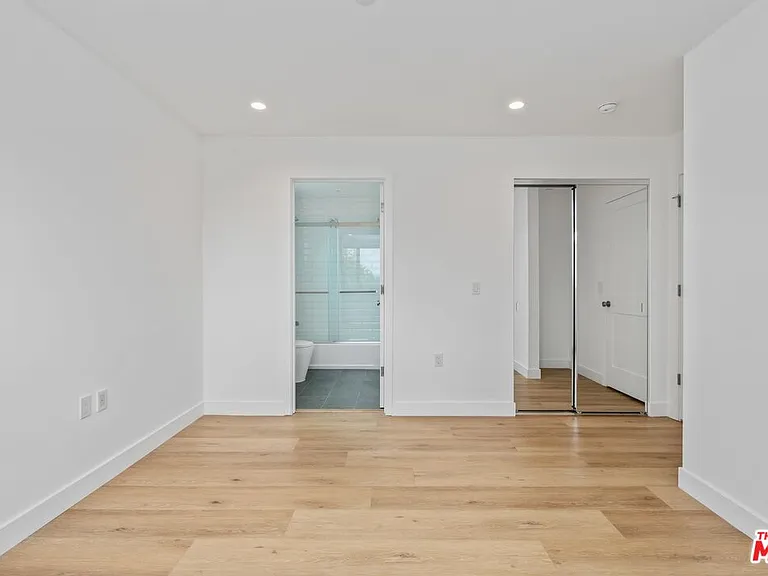 1060 S Bronson Ave #1 — Photo 16