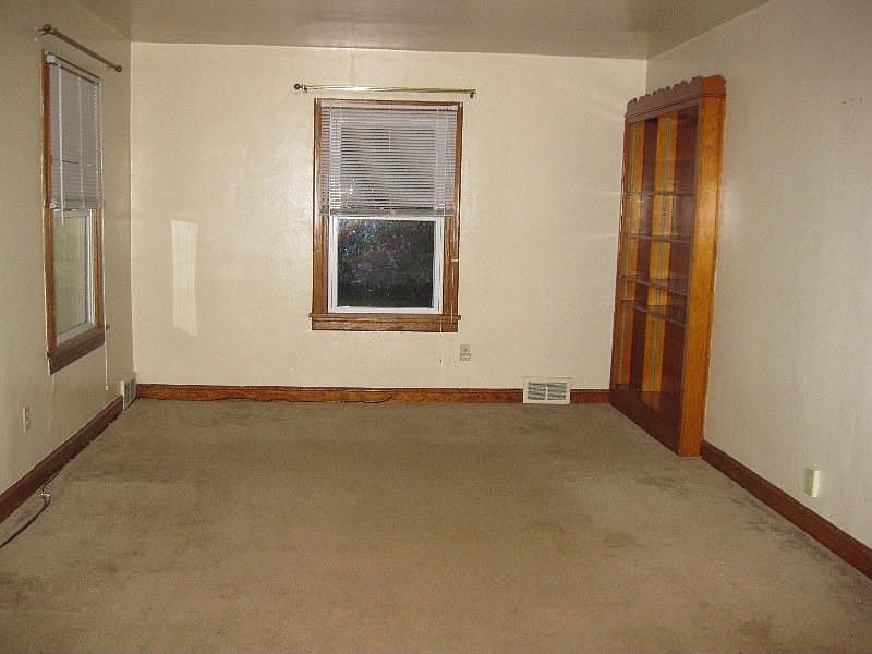 2nd image of 1111 Victory Rd SE