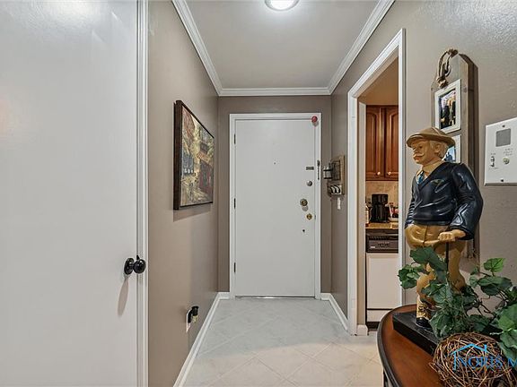 4th image of 5679 Monroe St Unit 912