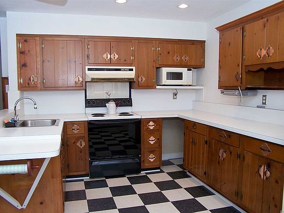 5th image of 137 Park Ln