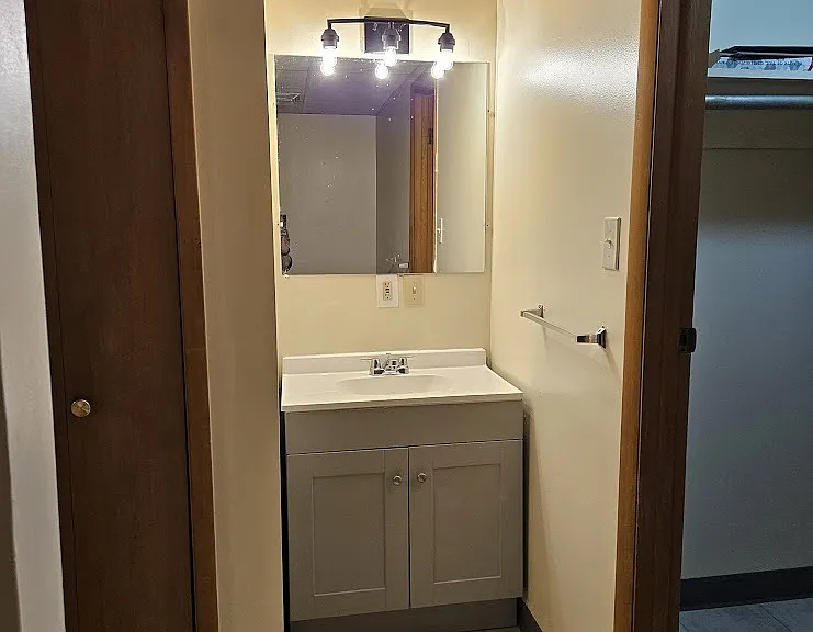 134-136 W High St — Photo 15