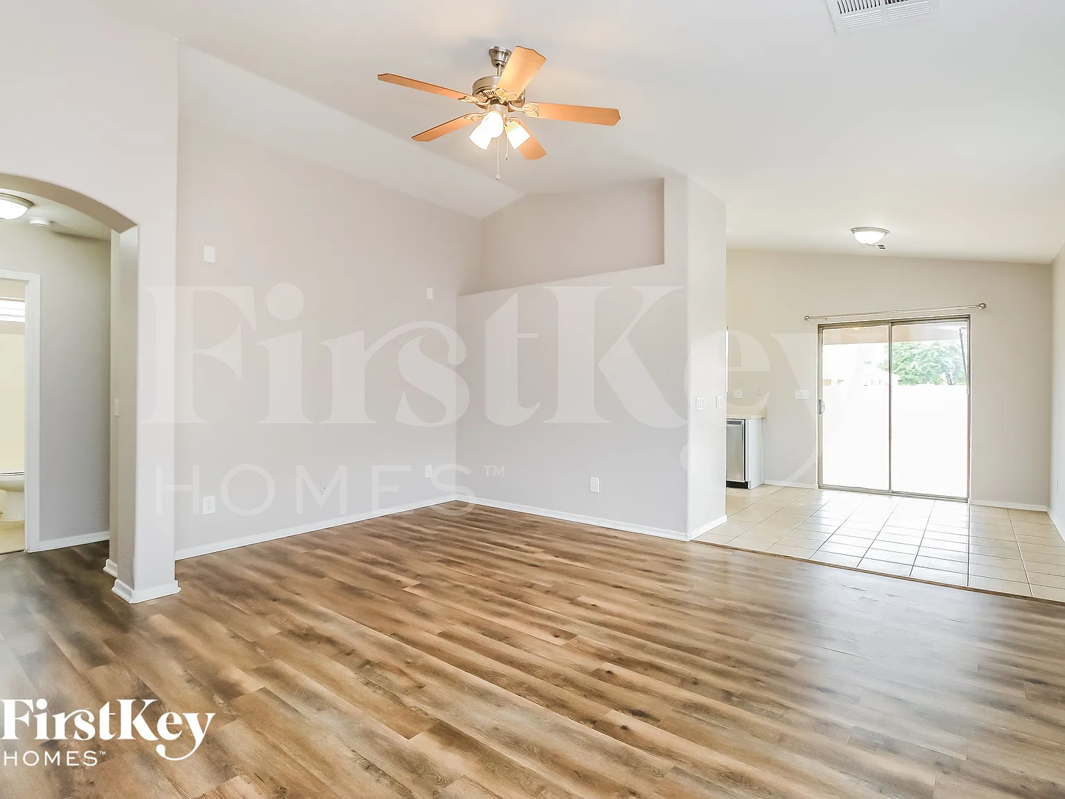 3 bed, 2.0 bath, 1073 sqft, $1,745 — Photo 3