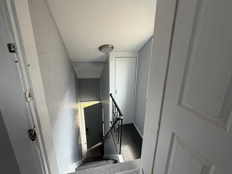 294 Park Ave #UPPER LEVEL — Photo 11