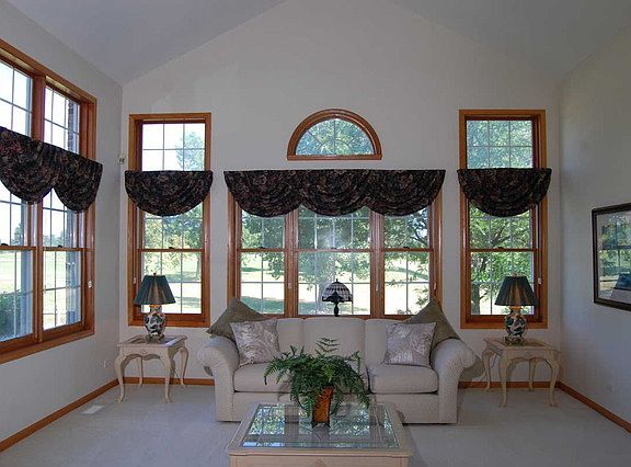2nd image of 1450 Della Dr