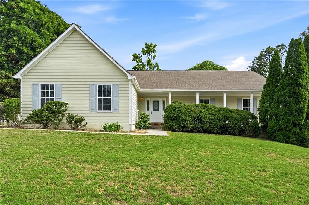 3 bed, 2.0 bath, 1736 sqft, $2,200 — Photo 1