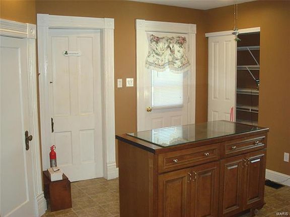 3rd image of 1011 N Washington Ave