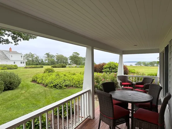 60 Village Way, Rockport, ME 04856
