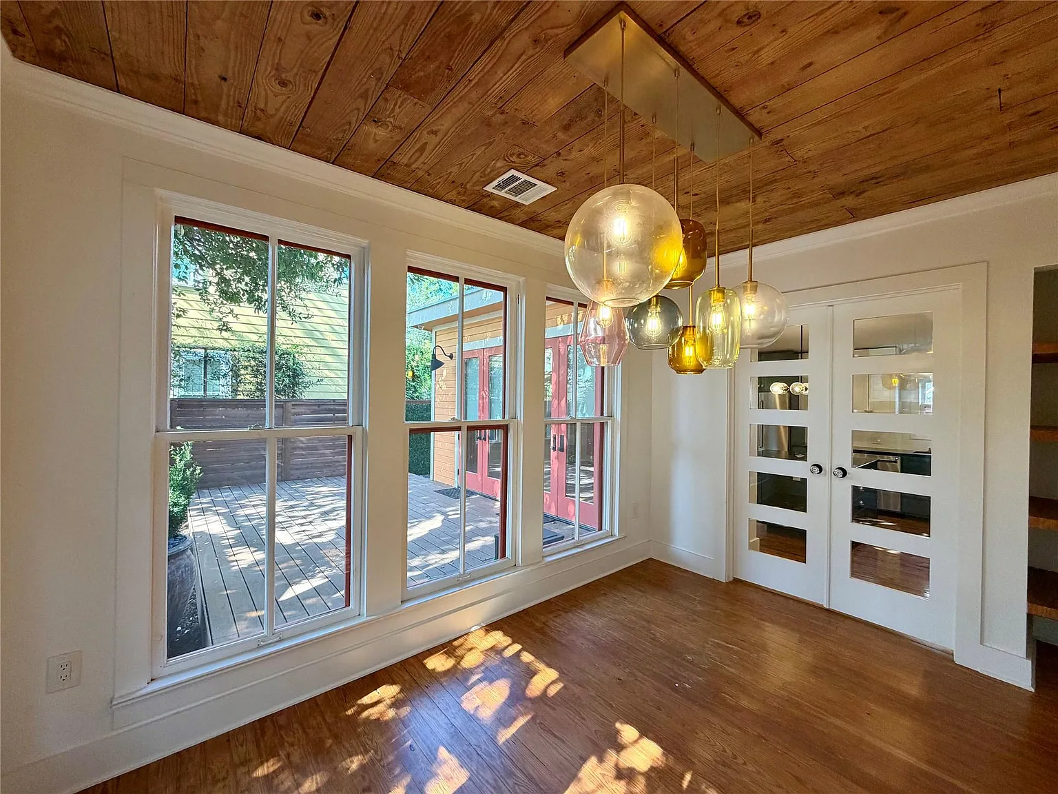 3 bed, 2.0 bath, 1440 sqft, $4,300 — Photo 4