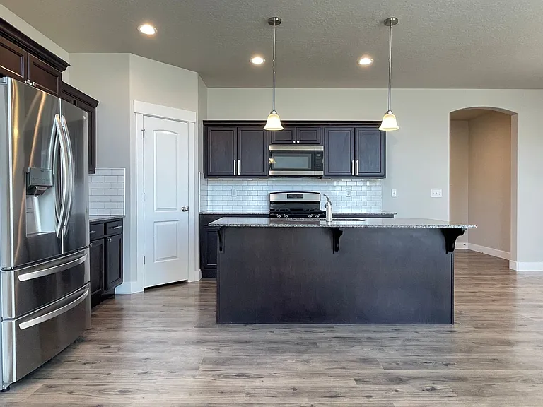 446 N Hillview Dr — Photo 10