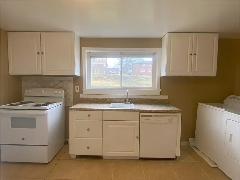 1025 Logan Rd — Photo 7
