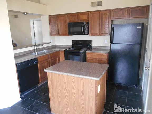 3rd image of 2118 W Beaubien Dr