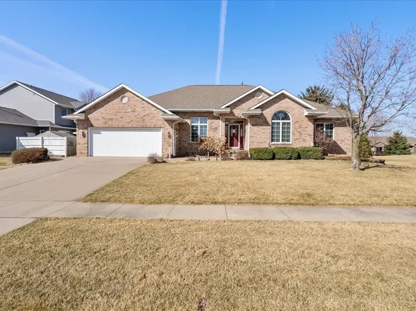 4627 Donald Dr, Cedar Falls, IA 50613