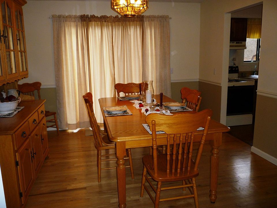 Dining Room-re-painted & re-freshed