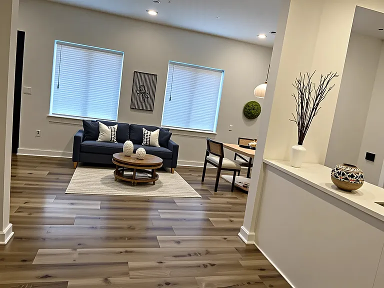 2416 Clifford St #1 — Photo 3