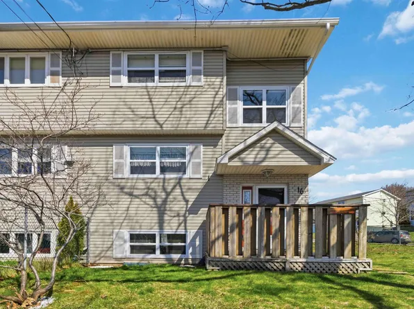16 Theakston Ave, Halifax, NS B3R 1R9