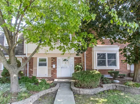 1704 Brentwood Dr, Troy, MI 48098